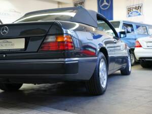 Bild 13/22 von Mercedes-Benz 300 CE-24 (1993)