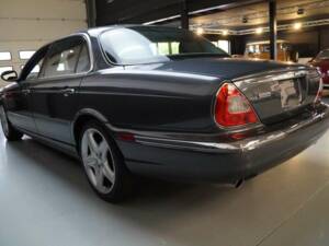 Image 43/50 de Jaguar XJ 8 4.2 (2005)