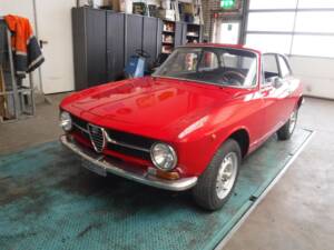 Immagine 46/50 di Alfa Romeo Giulia GT 1300 Junior (1972)