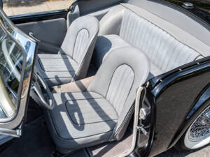 Immagine 21/28 di Daimler SP 250 (1961)