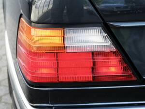 Image 39/63 of Mercedes-Benz 300 CE (1991)