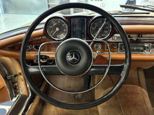 Immagine 15/25 di Mercedes-Benz 250 SE (1966)