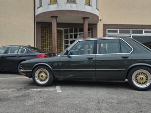 Image 4/11 of BMW 525i (1983)