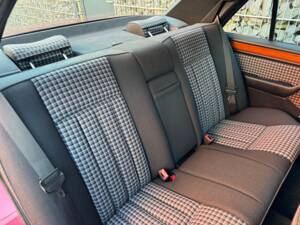 Immagine 59/75 di Mercedes-Benz 230 E (1992)