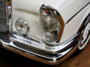 Image 22/25 of Mercedes-Benz 300 SE (1963)