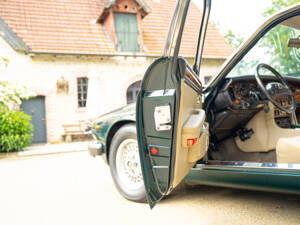 Image 41/100 of Jaguar XJ 12 (1991)