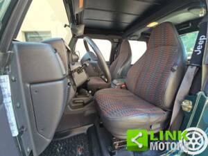 Afbeelding 4/10 van Jeep Wrangler Sahara Hardtop 4.0 (1998)