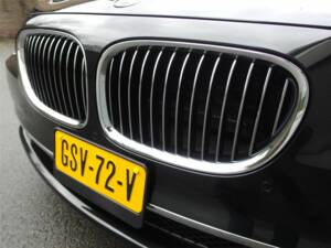 Image 10/98 of BMW 750i (2009)