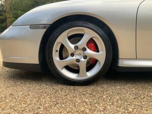 Image 12/22 of Porsche 911 Carrera 4S (2003)