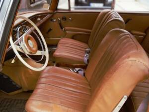 Bild 5/9 von Mercedes-Benz 220 SE b (1962)