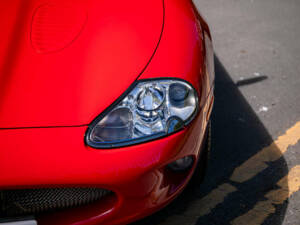 Image 19/33 of Jaguar XK8 4.0 (1999)