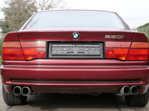 Image 18/21 of BMW 850i (1990)
