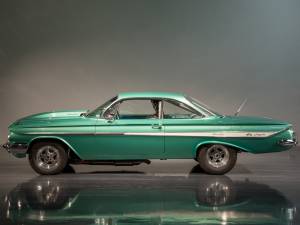 Bild 2/10 von Chevrolet Impala Sport Coupe (1961)