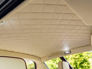 Image 30/34 of Jensen Interceptor MK III (1972)