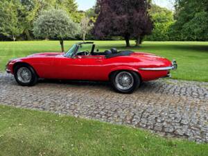 Image 13/39 of Jaguar E-Type V12 (1974)