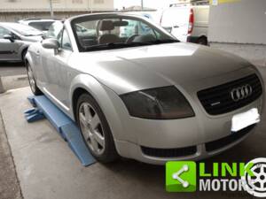 Image 2/10 of Audi TT 1.8 T quattro (2000)