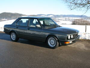 Immagine 13/65 di BMW 520i (1987)