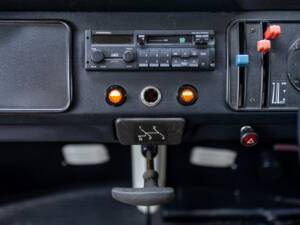Image 45/47 of Volkswagen T2b Camper (1977)