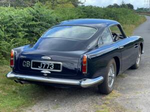 Image 2/12 of Aston Martin DB 4 (1959)