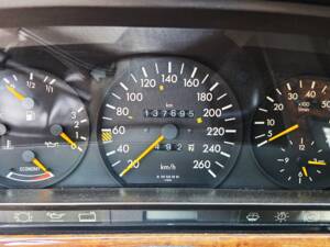 Afbeelding 4/31 van Mercedes-Benz 560 SEC (1991)
