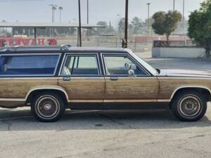 Image 4/19 of Ford LTD Crown Victoria (1986)