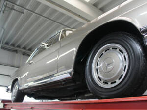 Image 8/50 of Mercedes-Benz 280 SE (1968)