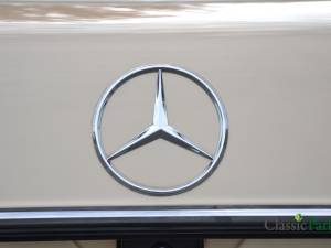 Image 49/50 of Mercedes-Benz 230 CE (1982)