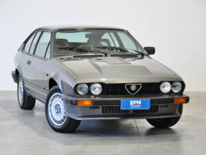 Bild 1/34 von Alfa Romeo GTV 6 2.5 (1986)