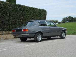 Image 3/22 of BMW 316 (1981)