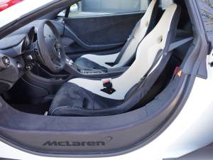 Image 47/50 of McLaren 675LT (2016)