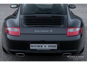 Image 29/35 of Porsche 911 Carrera 4 (2006)