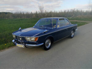 Image 2/7 of BMW 2000 C (1967)