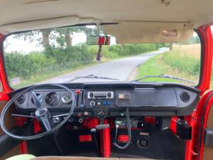 Image 12/25 of Volkswagen T2b minibus (1976)