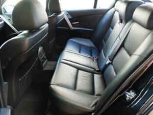 Image 33/51 of BMW M5 (2007)