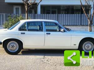 Image 6/10 of Jaguar XJ 12 (1985)