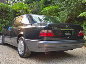 Image 37/73 of Mercedes-Benz 500 E (1992)