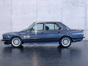 Bild 2/23 von BMW 535i (1984)