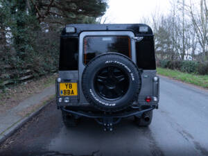 Image 5/16 of Land Rover Defender 110 (2010)