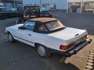 Image 6/7 of Mercedes-Benz 560 SL (1988)