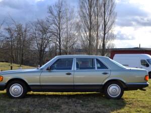 Immagine 3/25 di Mercedes-Benz 500 SEL (1984)