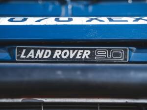 Bild 19/50 von Land Rover 90 (1988)