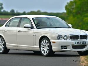 Image 5/50 of Jaguar XJ 8 4.2 (2008)