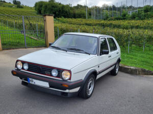 Image 1/14 de Volkswagen Golf Mk II GTi 16V 1.8 (1988)