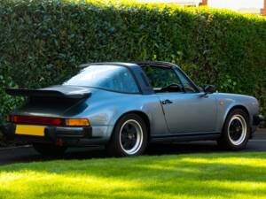 Image 3/47 of Porsche 911 Carrera 3.2 (1984)