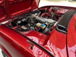 Image 25/28 of Peugeot 504 Convertible (1981)