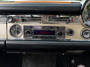 Image 16/21 of Mercedes-Benz 250 SL (1967)