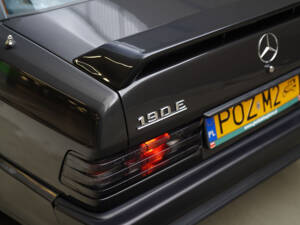 Image 41/83 of Mercedes-Benz 190 E 2.3-16 (1984)