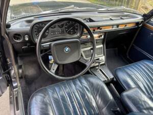 Image 17/42 de BMW 3,3 L (1974)