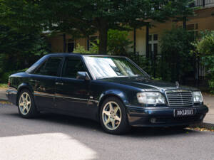 Imagen 2/27 de Mercedes-Benz E 500 Limited (1994)