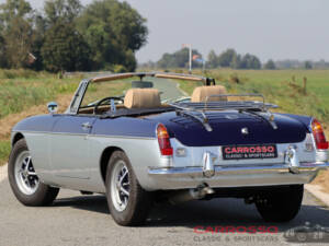 Image 2/41 of MG MGB (1975)